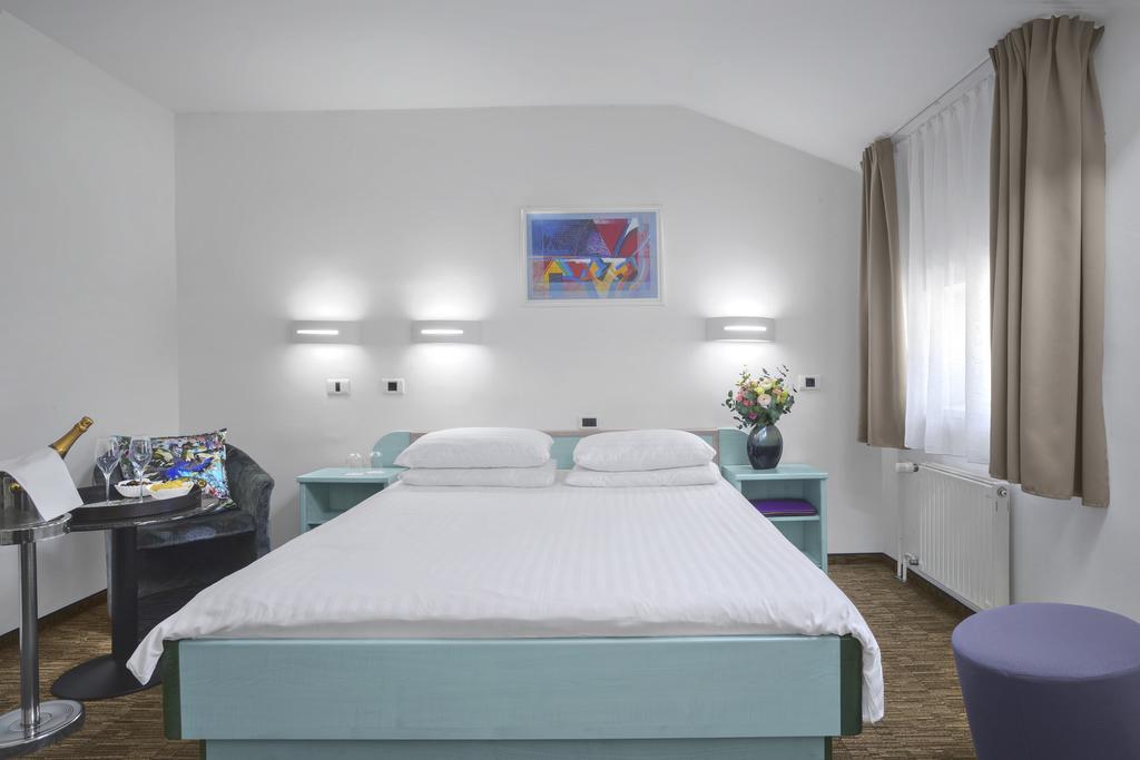 Lipa, Hotel & Bistro Nova Gorica Luaran gambar